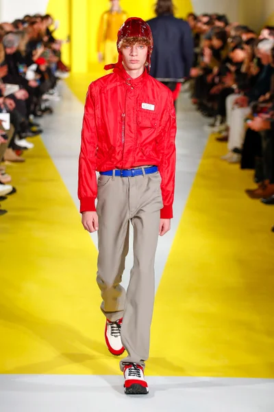 Look 17